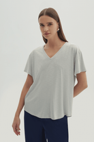 V Yaka Kısa Kollu T-Shirt