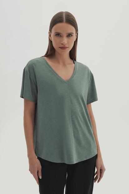 V Yaka Kısa Kollu T-Shirt