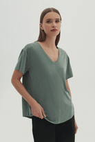 V Yaka Kısa Kollu T-Shirt