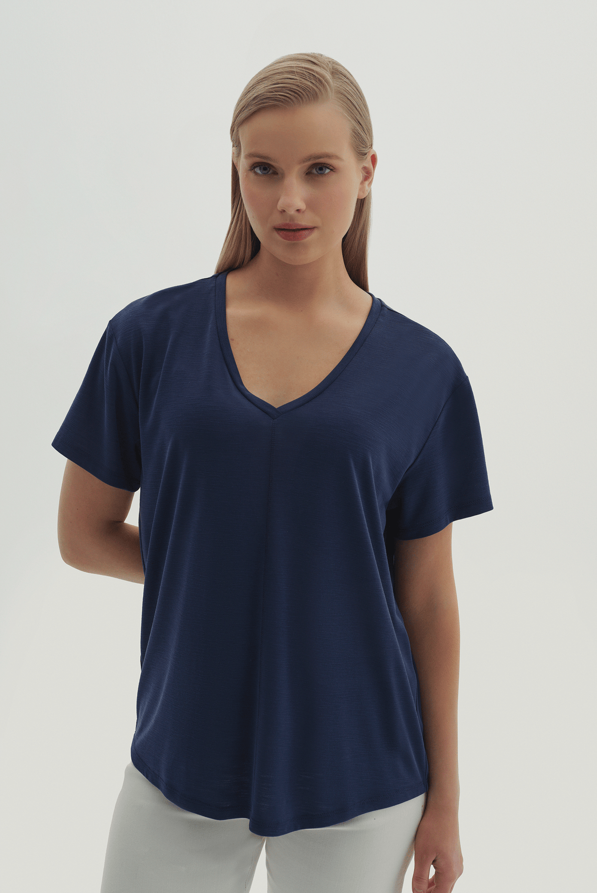 V Yaka Kısa Kollu T-Shirt