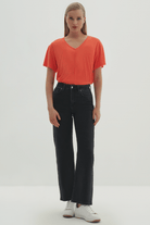 V Yaka Kısa Kollu T-Shirt