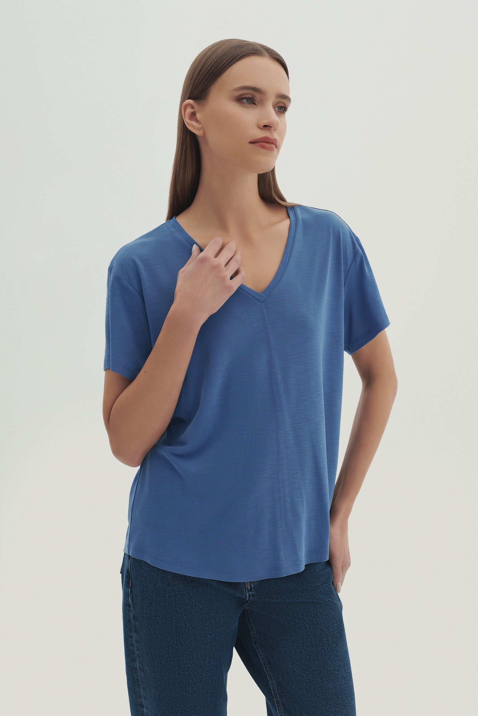 V Yaka Kısa Kollu T-Shirt