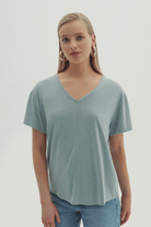 V Yaka Kısa Kollu T-Shirt