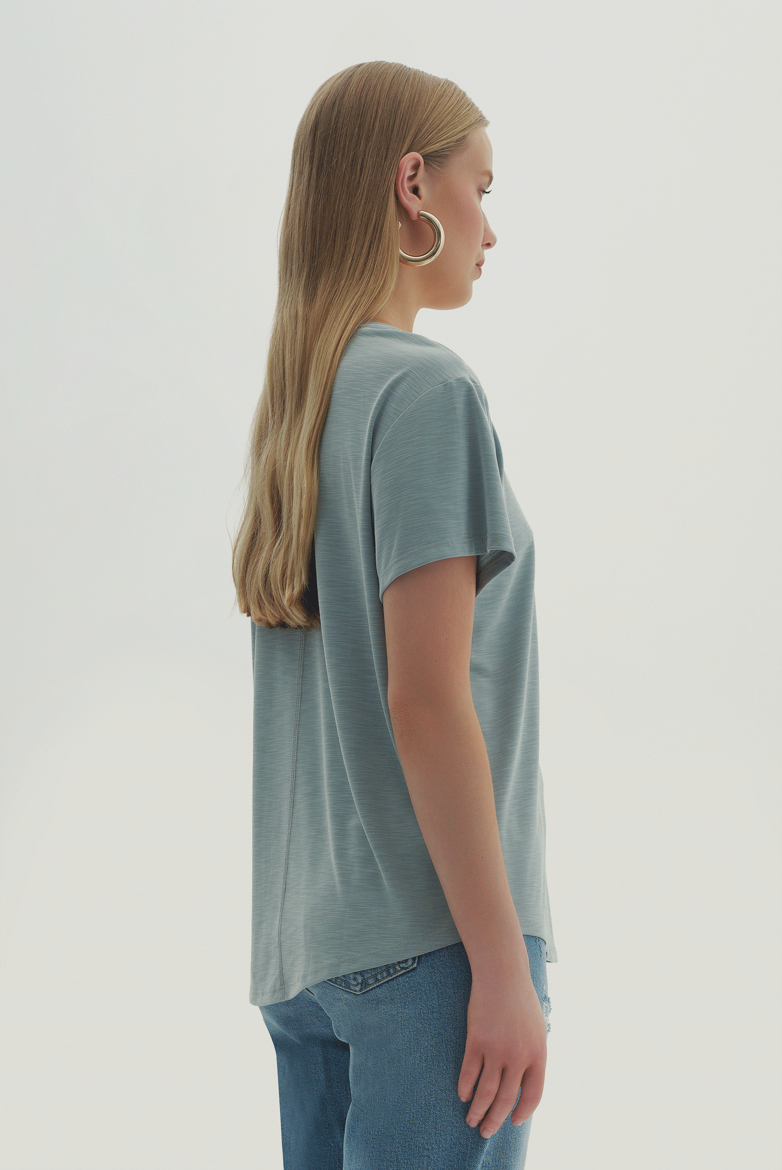 V Yaka Kısa Kollu T-Shirt