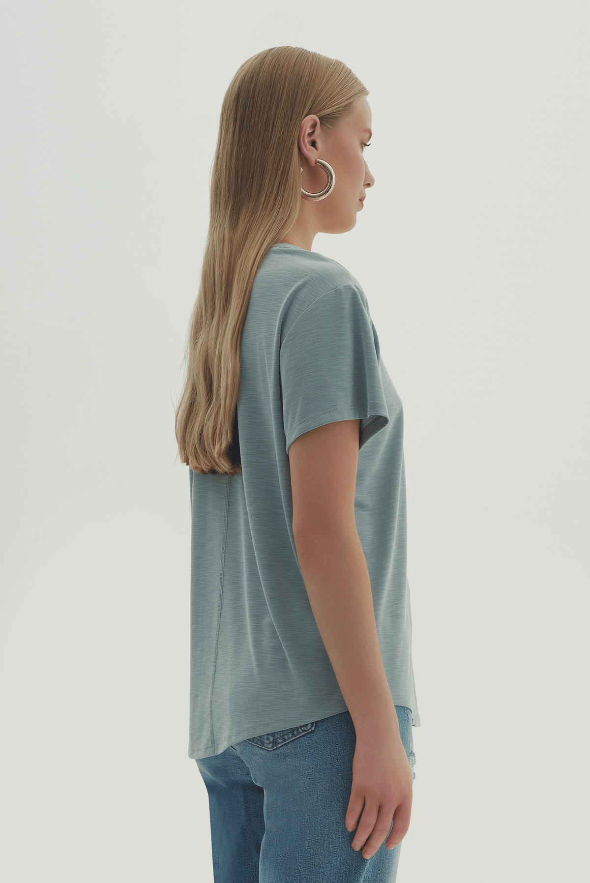 V Yaka Kısa Kollu T-Shirt