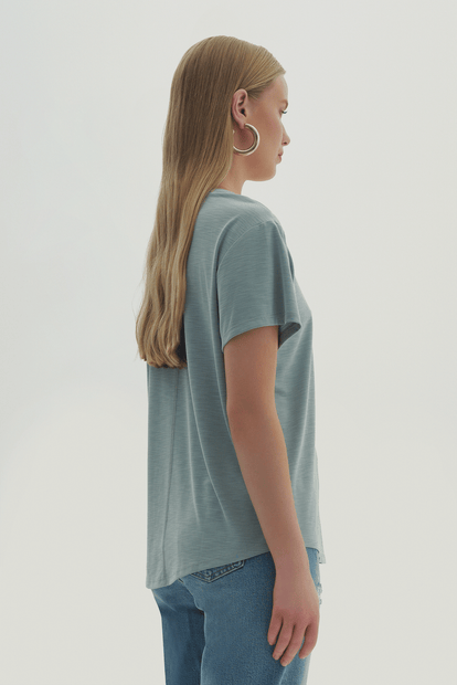 V Yaka Kısa Kollu T-Shirt