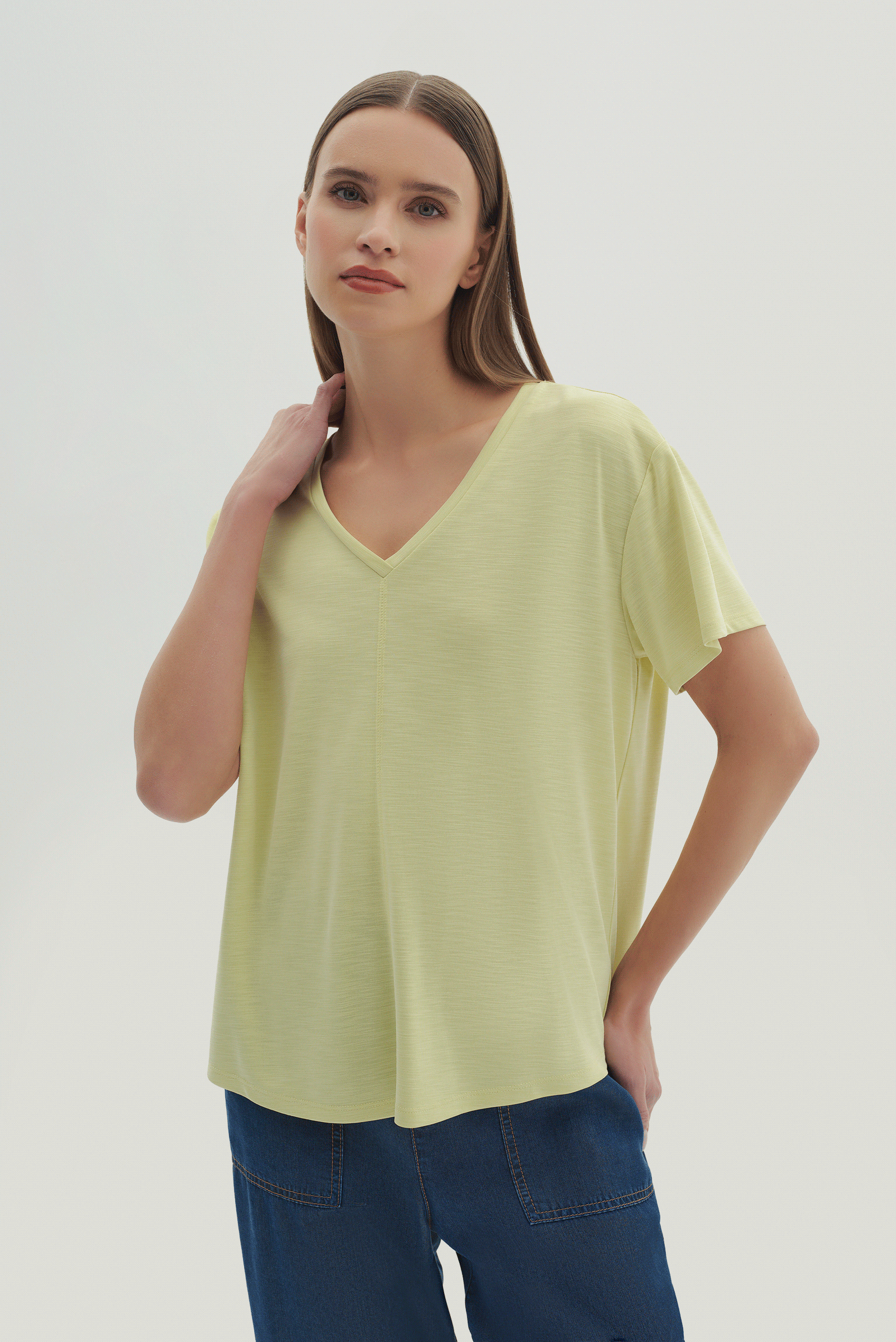 V Yaka Kısa Kollu T-Shirt