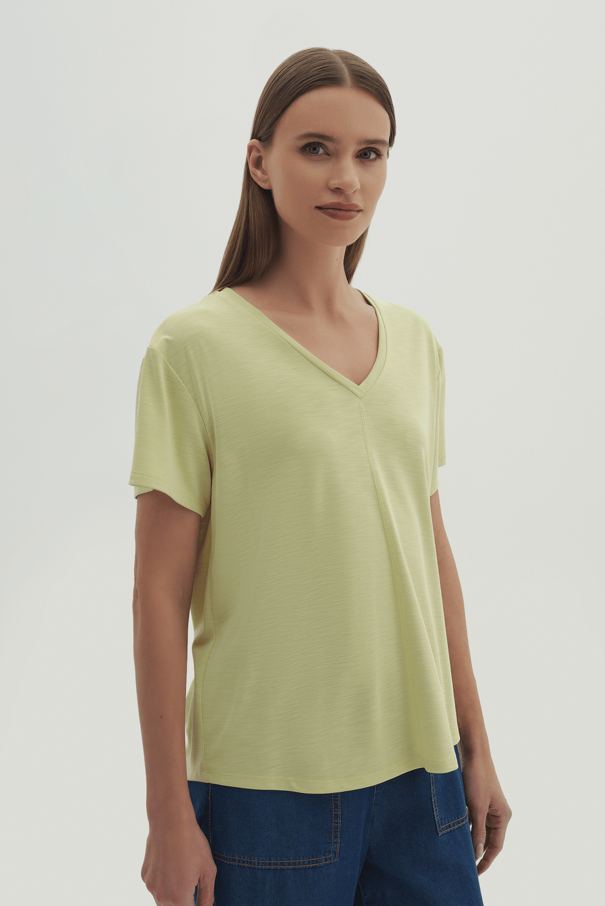 V Yaka Kısa Kollu T-Shirt