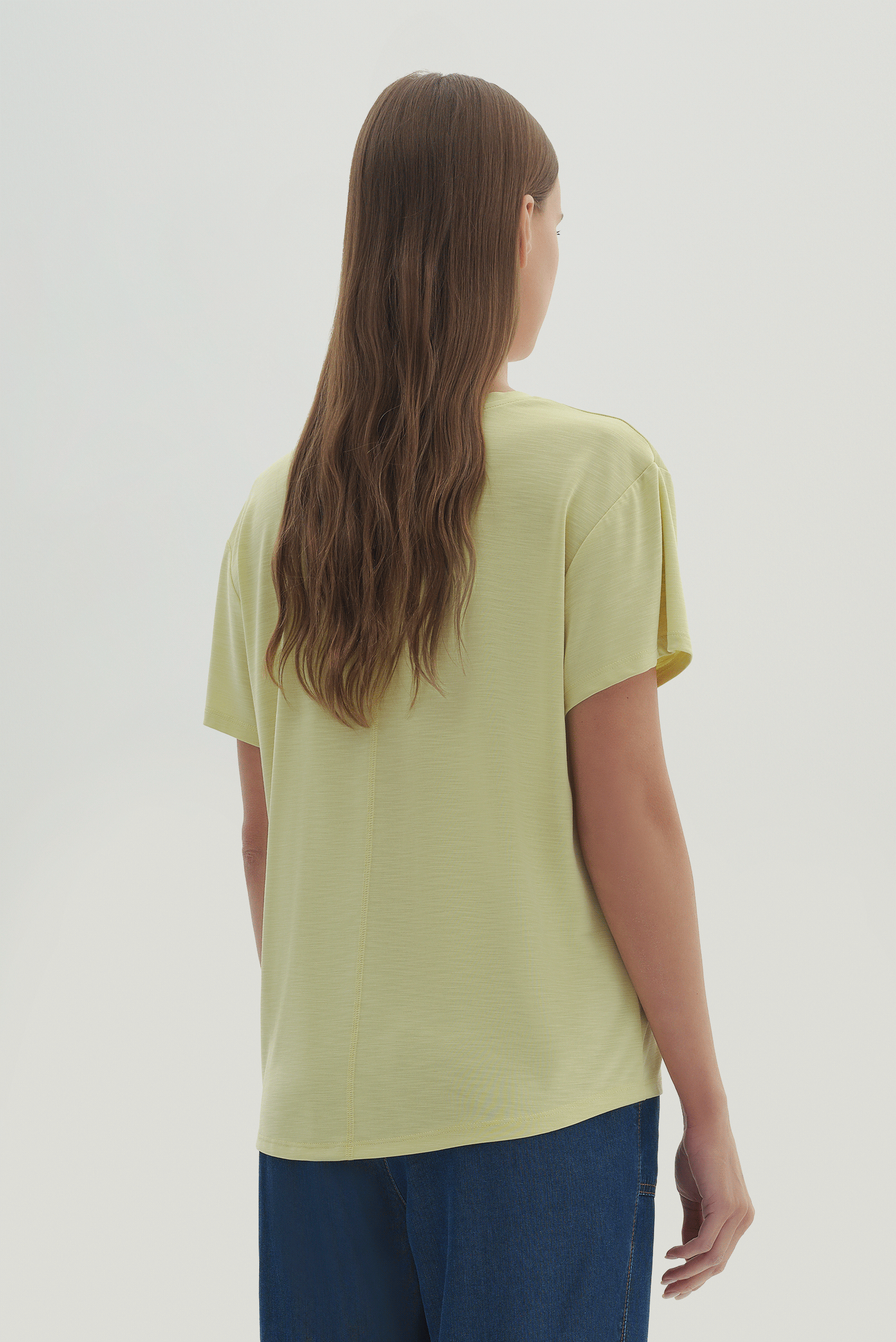 V Yaka Kısa Kollu T-Shirt