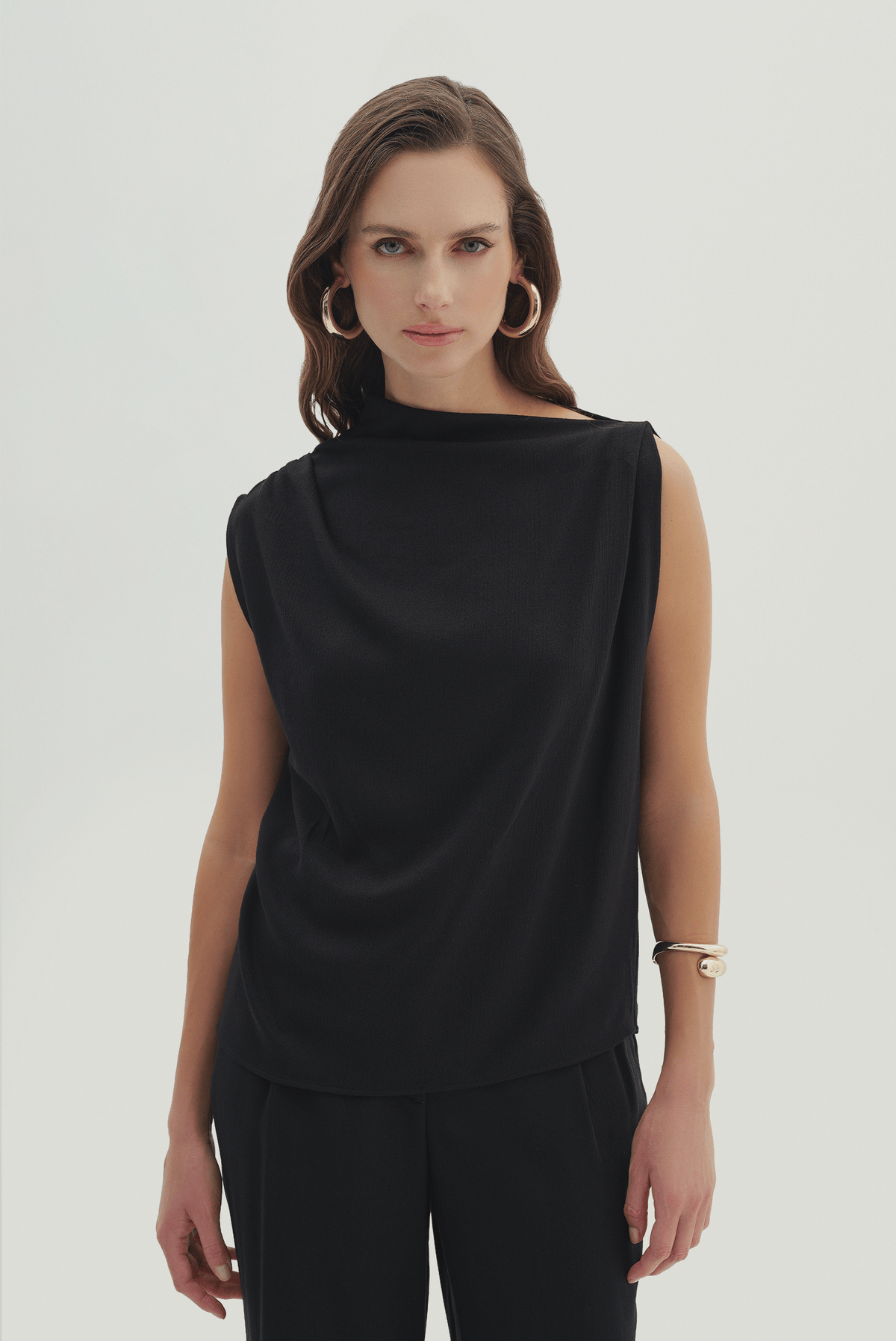 Drape Detaylı Asimetrik Bluz