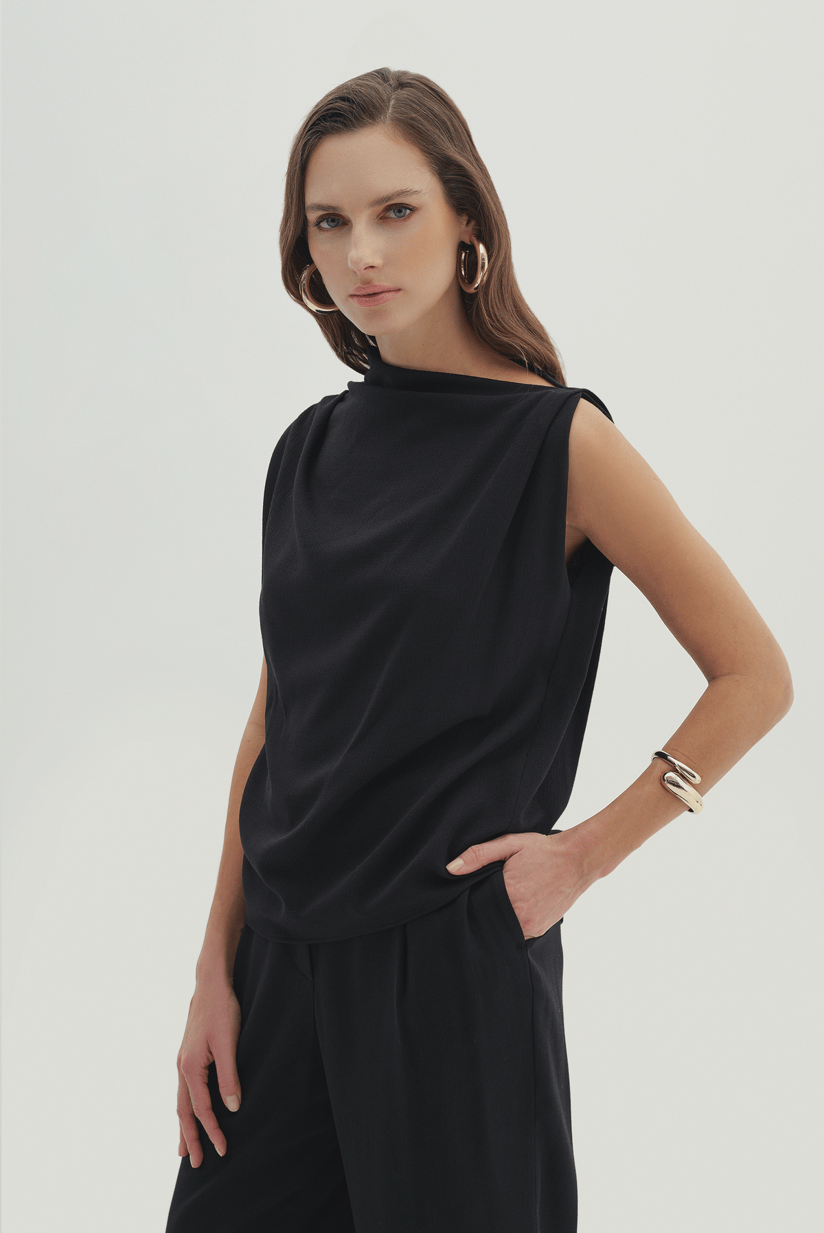 Drape Detaylı Asimetrik Bluz