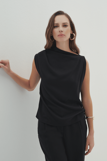 Drape Detaylı Asimetrik Bluz