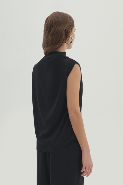 Drape Detaylı Asimetrik Bluz
