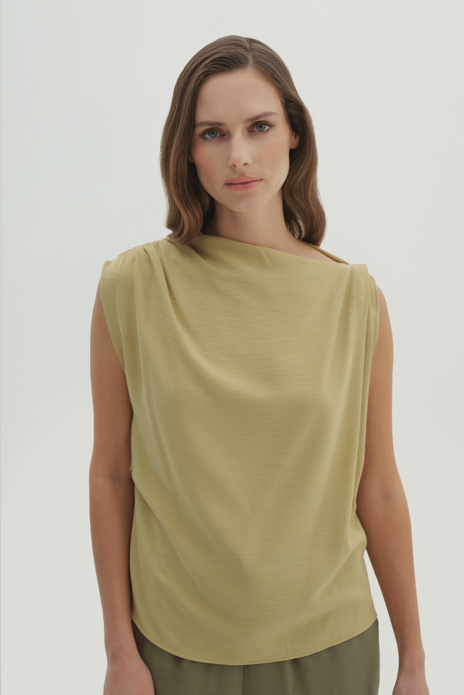 Drape Detaylı Asimetrik Bluz