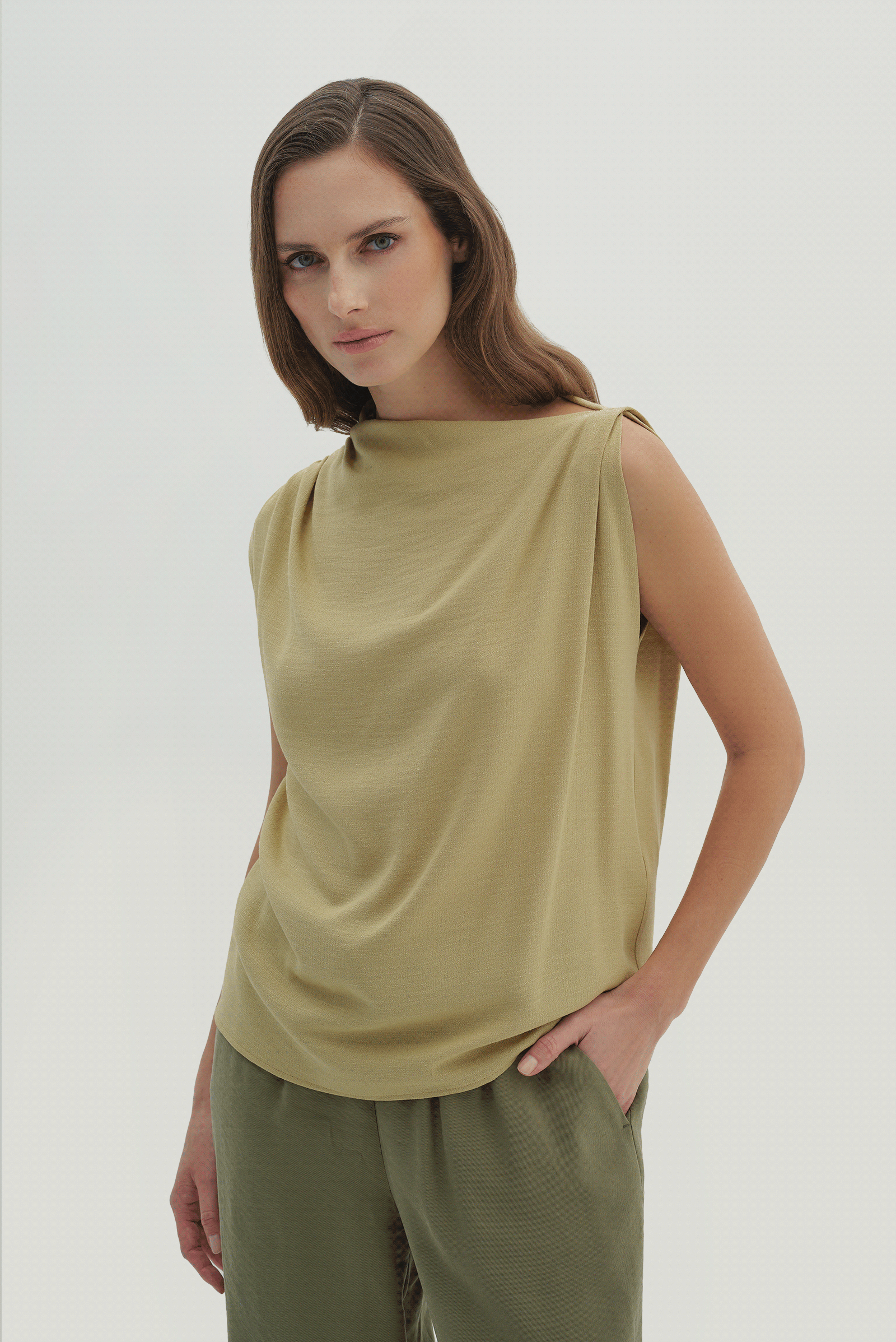 Drape Detaylı Asimetrik Bluz