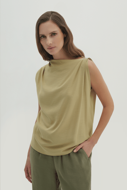 Drape Detaylı Asimetrik Bluz