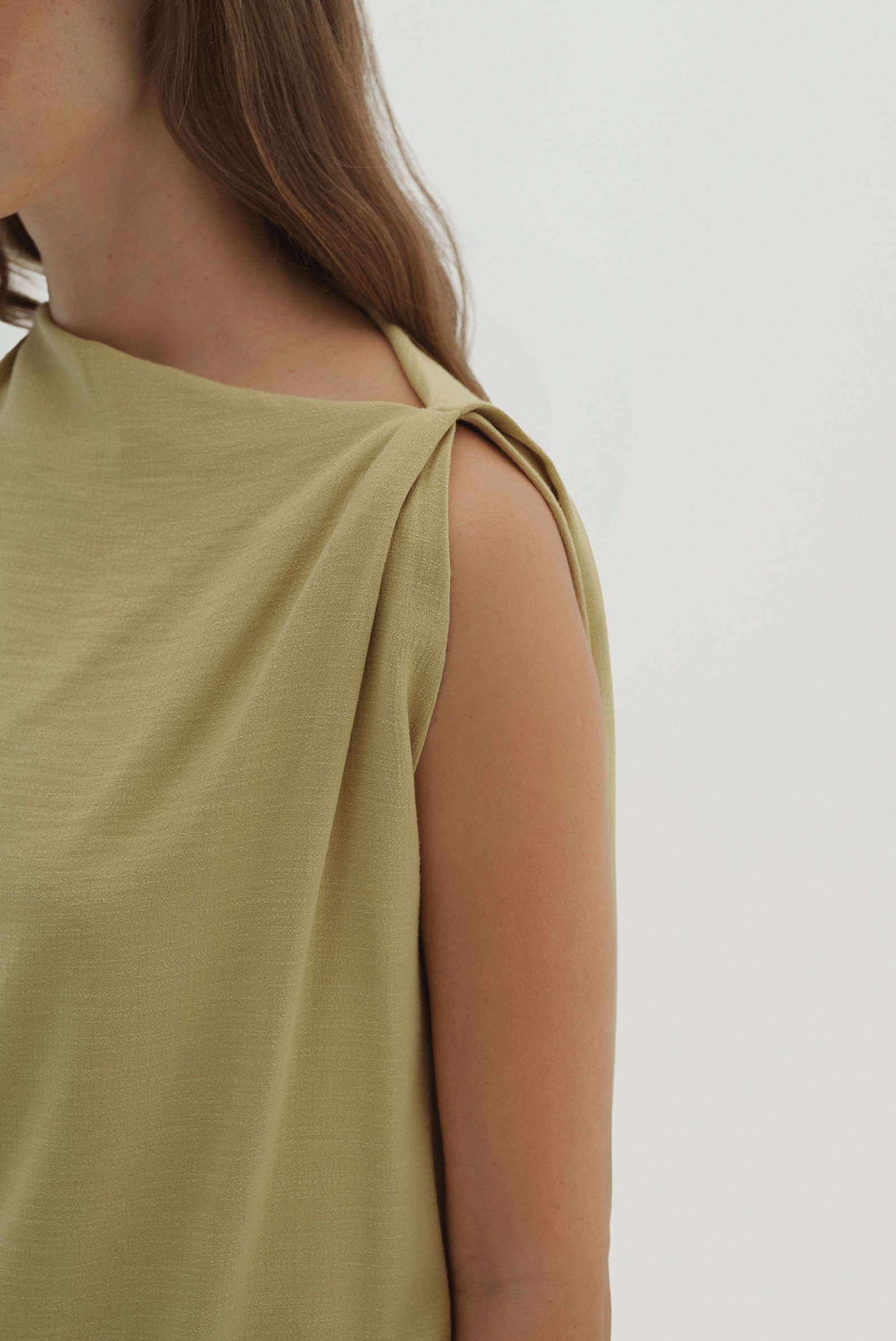 Drape Detaylı Asimetrik Bluz