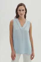 Boncuk Detaylı V Yaka Bluz