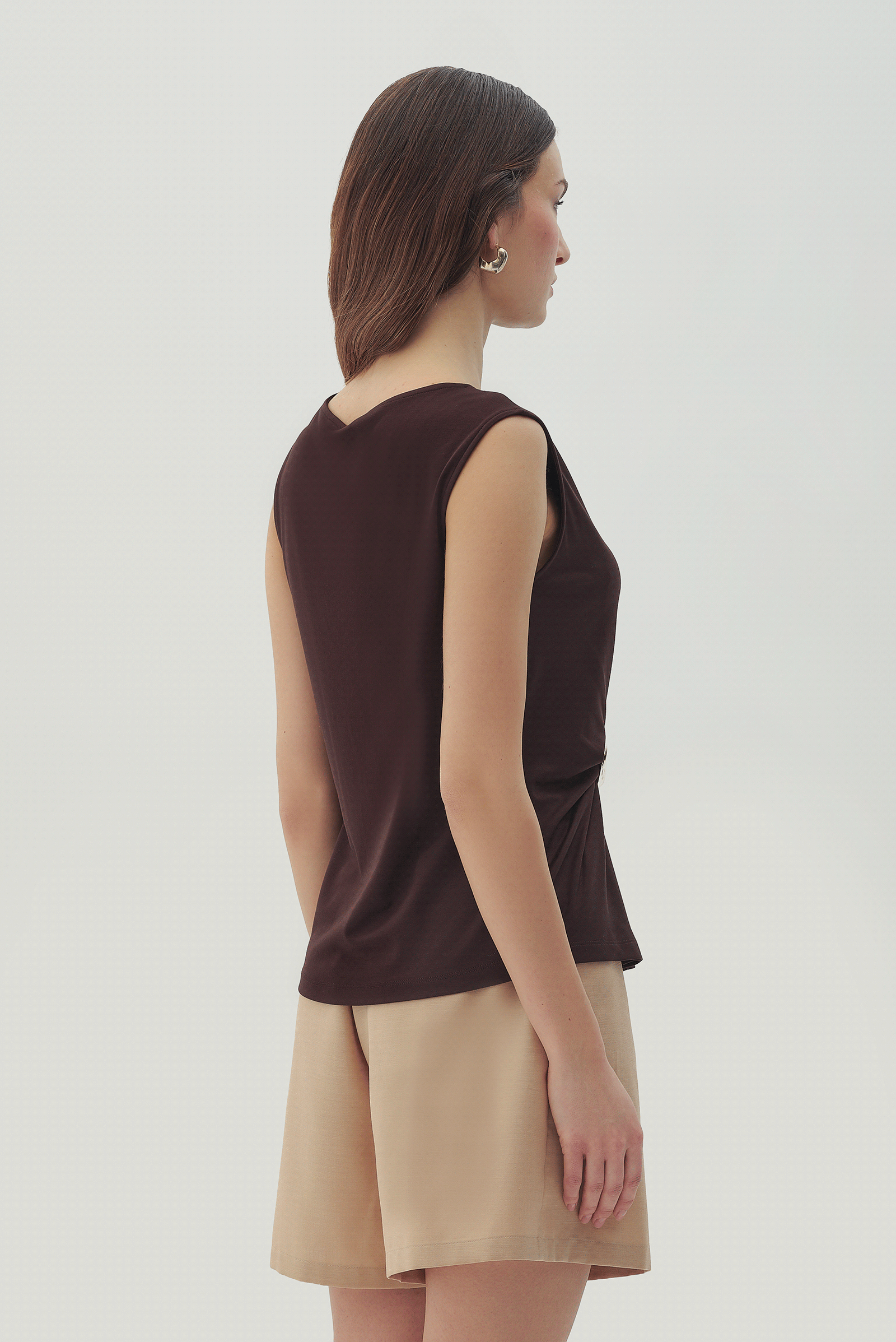 Aksesuar Detaylı Kolsuz Bluz