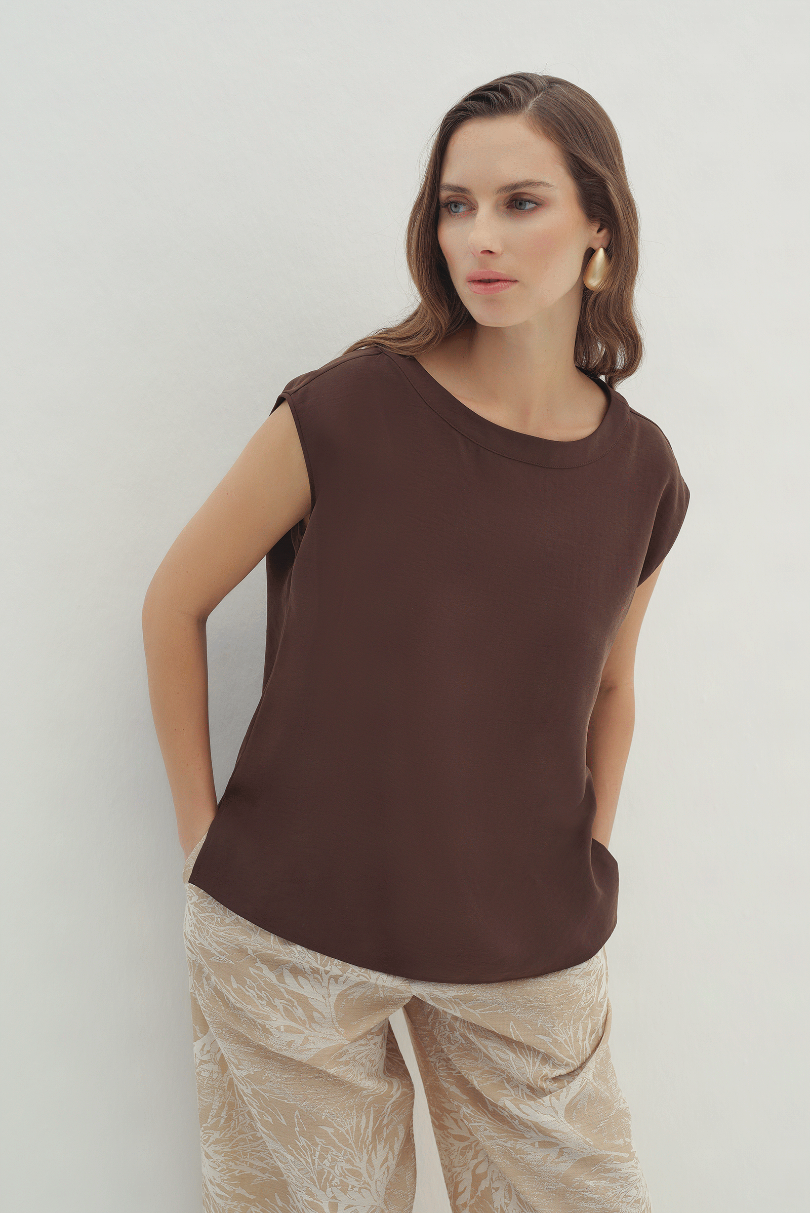 Sırt Detaylı Düşük Kollu Bluz