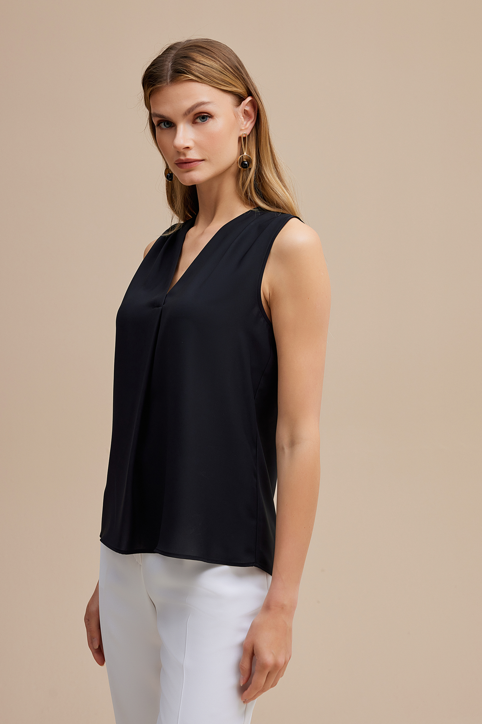 Pile Detaylı Kolsuz Bluz