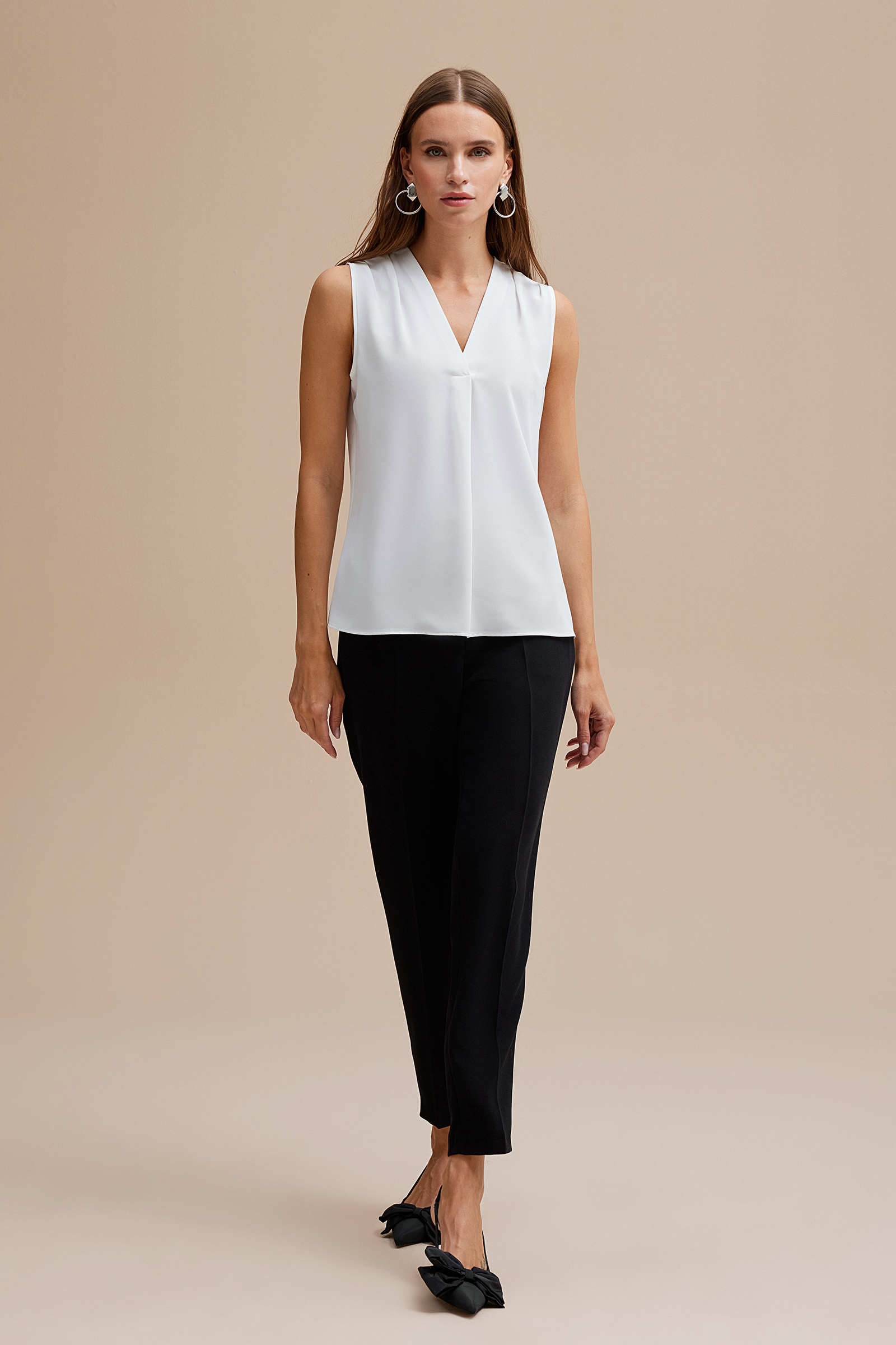 Pile Detaylı Kolsuz Bluz