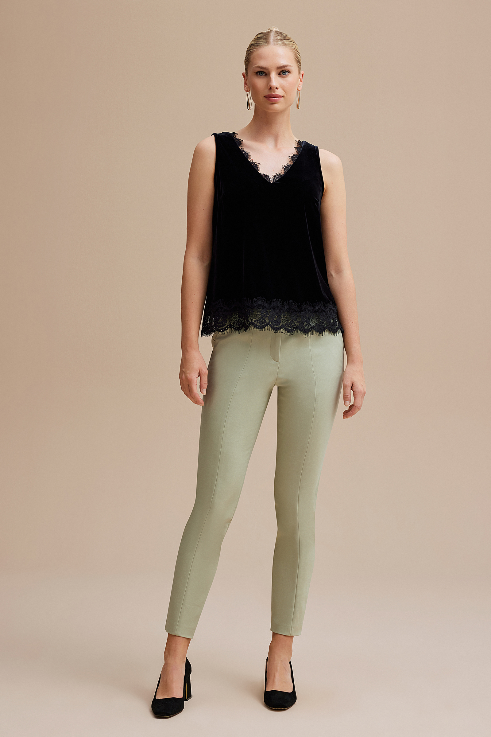 Dantelli Kadife Bluz