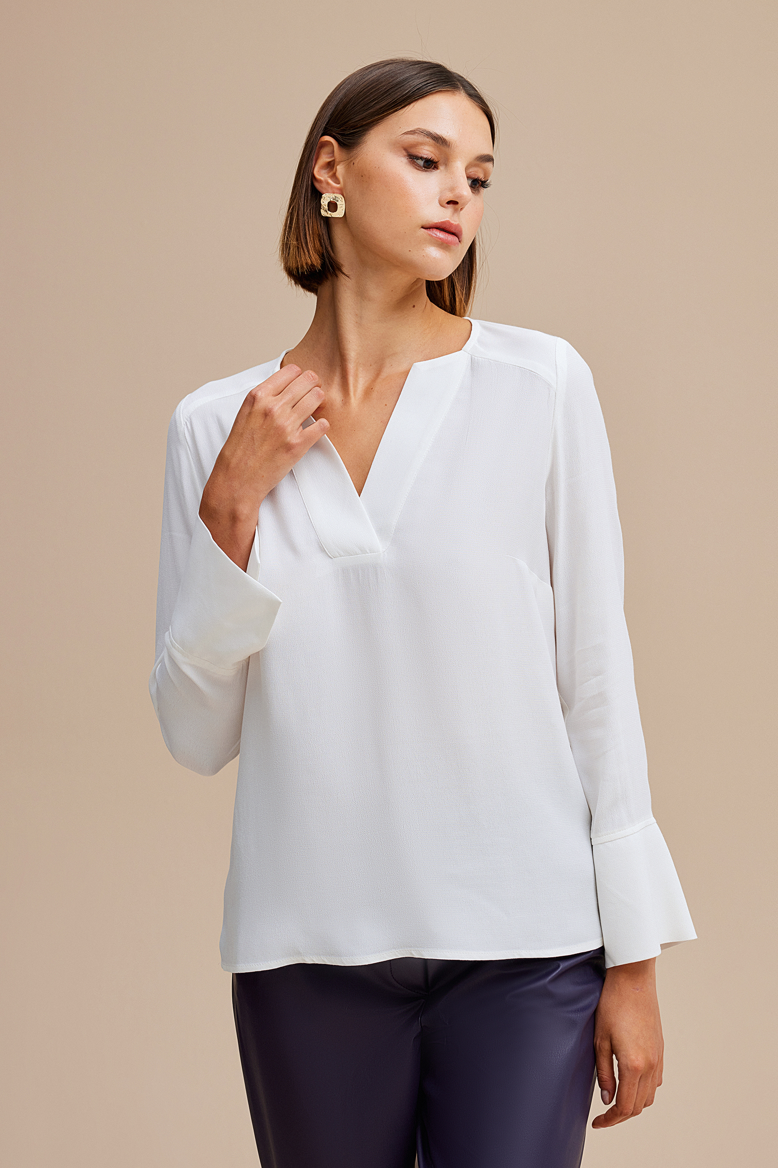 V Yaka Yırtmaçlı Bluz