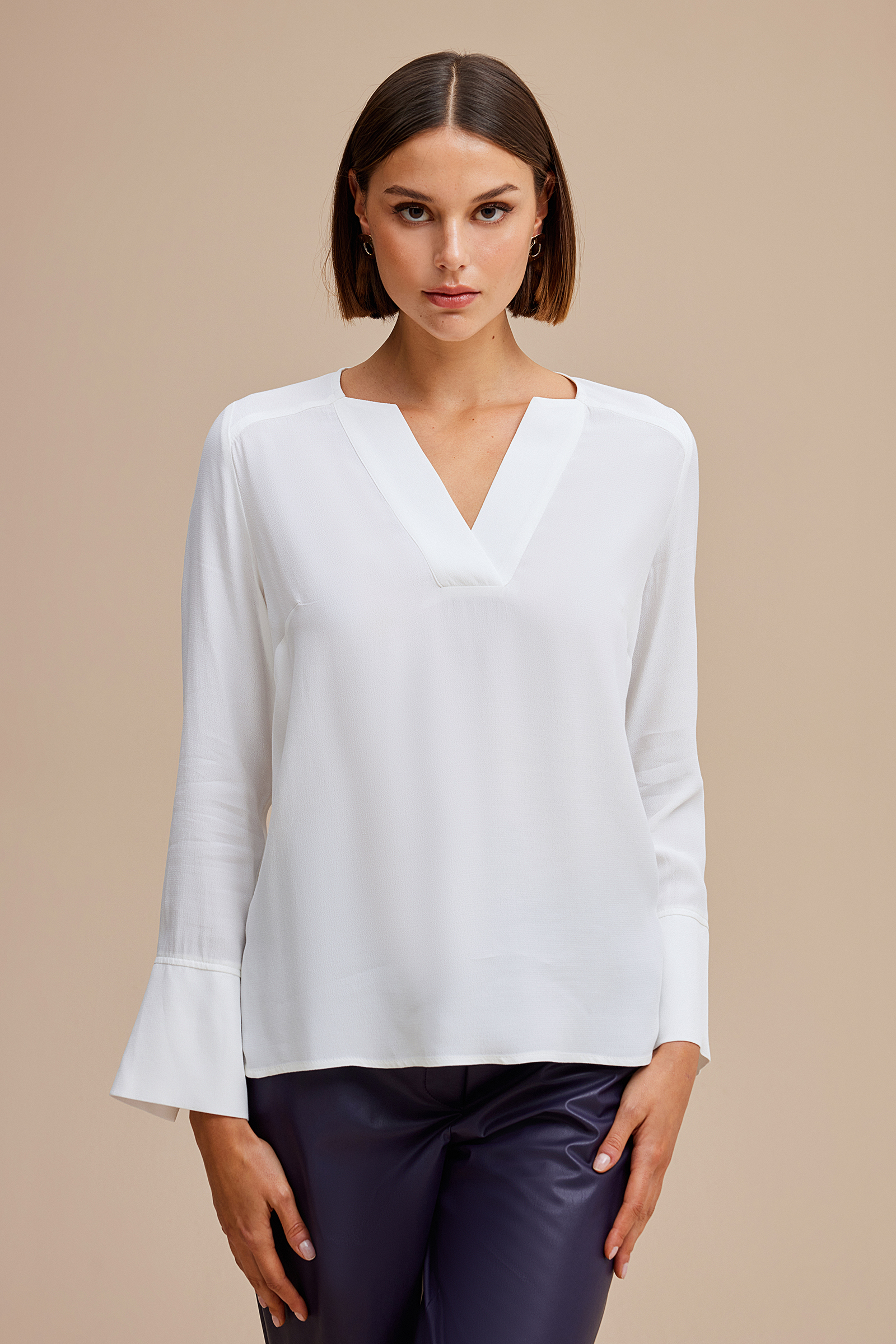 V Yaka Yırtmaçlı Bluz