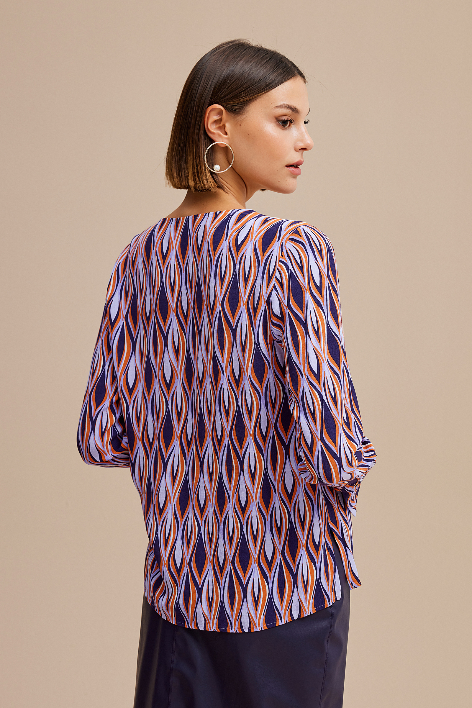 V Yaka Yırtmaçlı Bluz