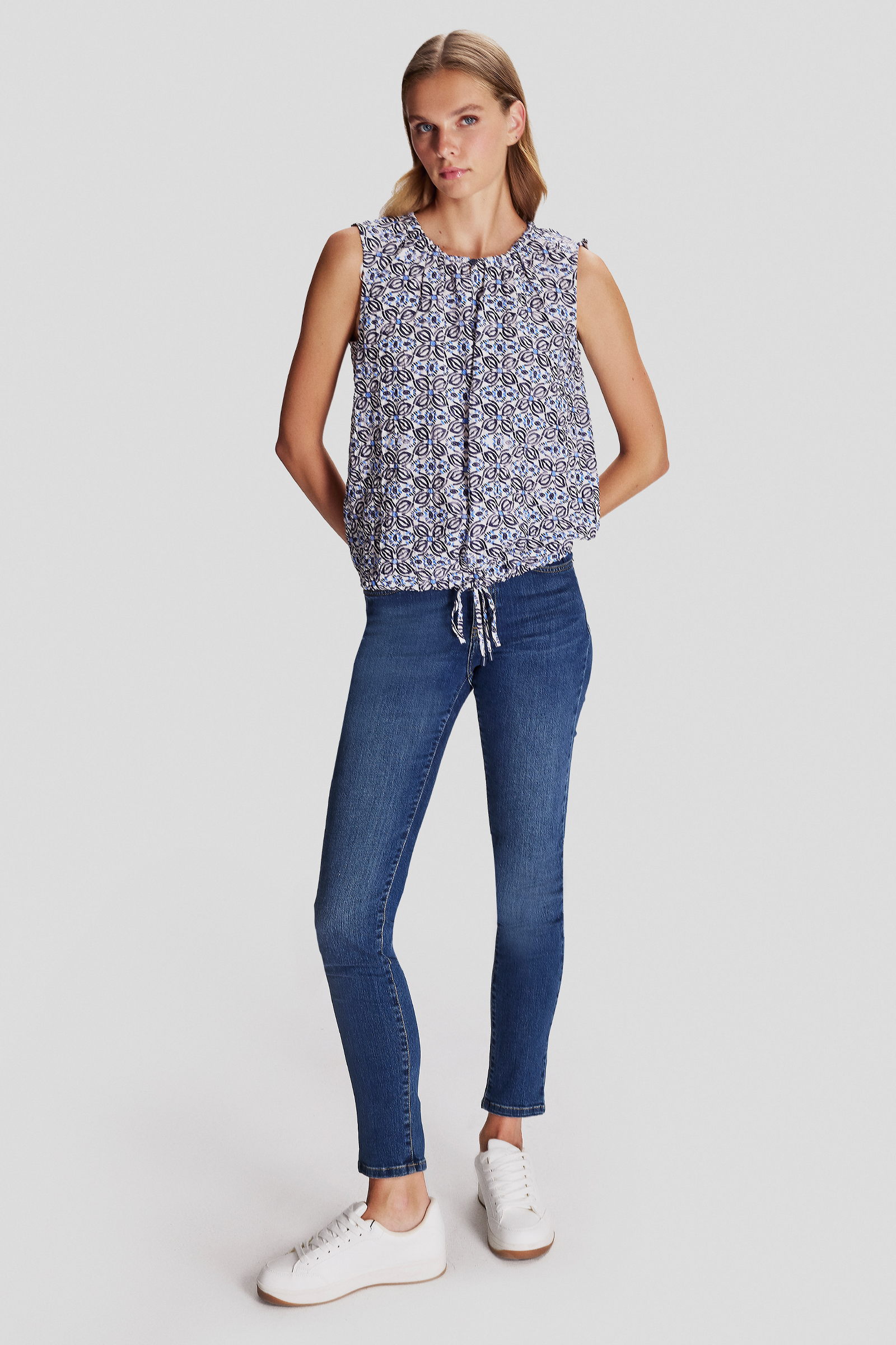 Büzgü Detaylı Önü Bağlamalı Bluz