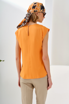 Pile Detaylı Kolsuz Bluz