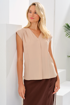 Pile Detaylı Kolsuz Bluz