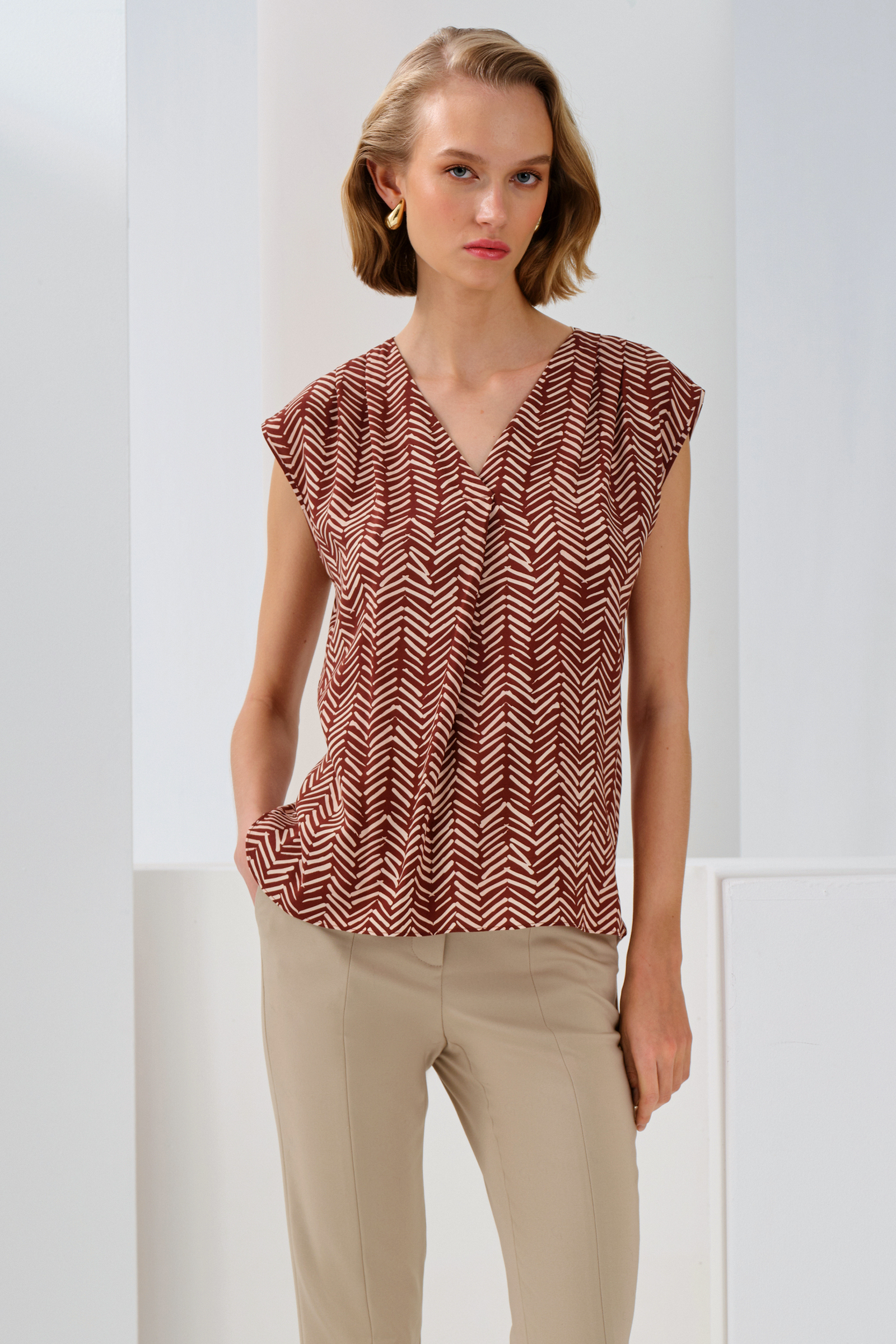 Pile Detaylı Kolsuz Bluz