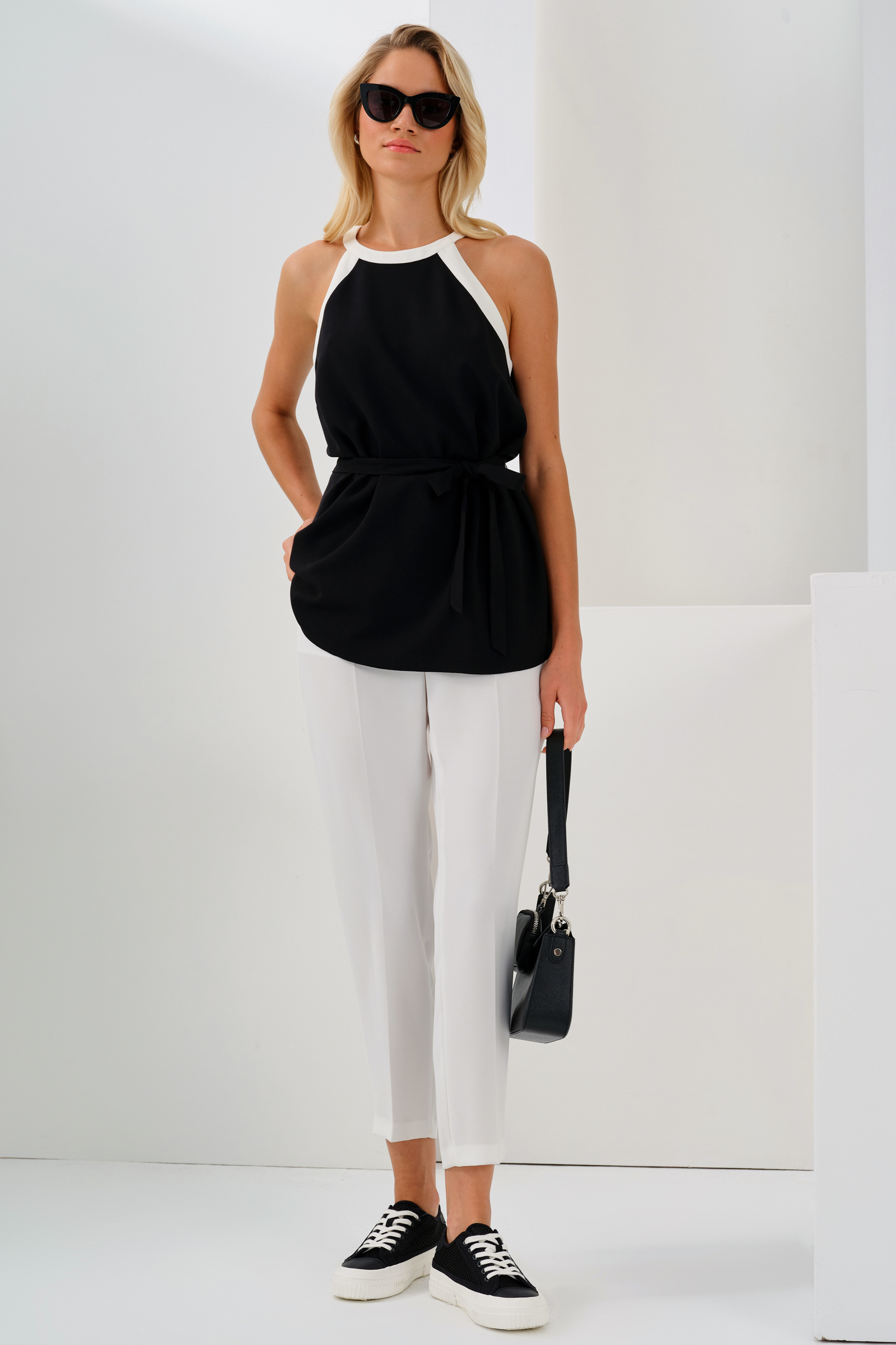 Beli Kuşaklı Kolsuz Bluz