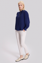 Düğmeli Dik Yaka Bluz