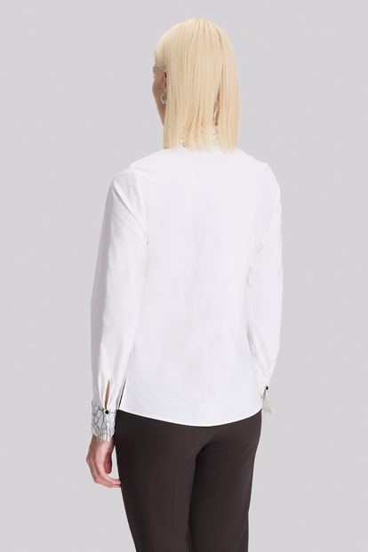 Yakası Dantel Detaylı Gömlek