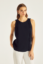 Fırfır Detaylı Kolsuz Bluz