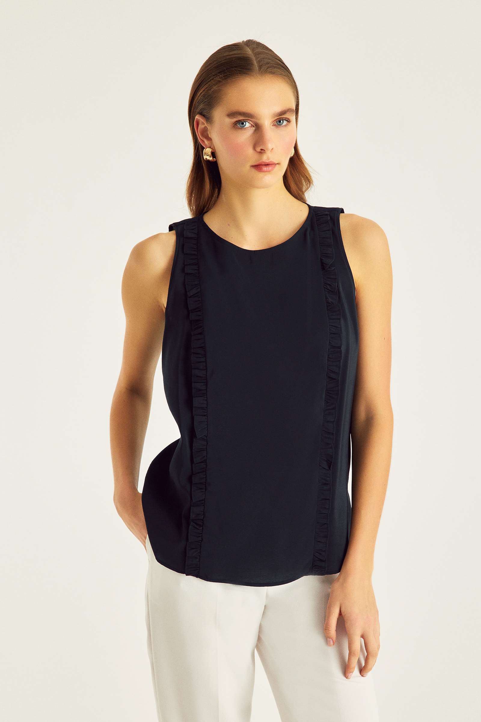 Fırfır Detaylı Kolsuz Bluz