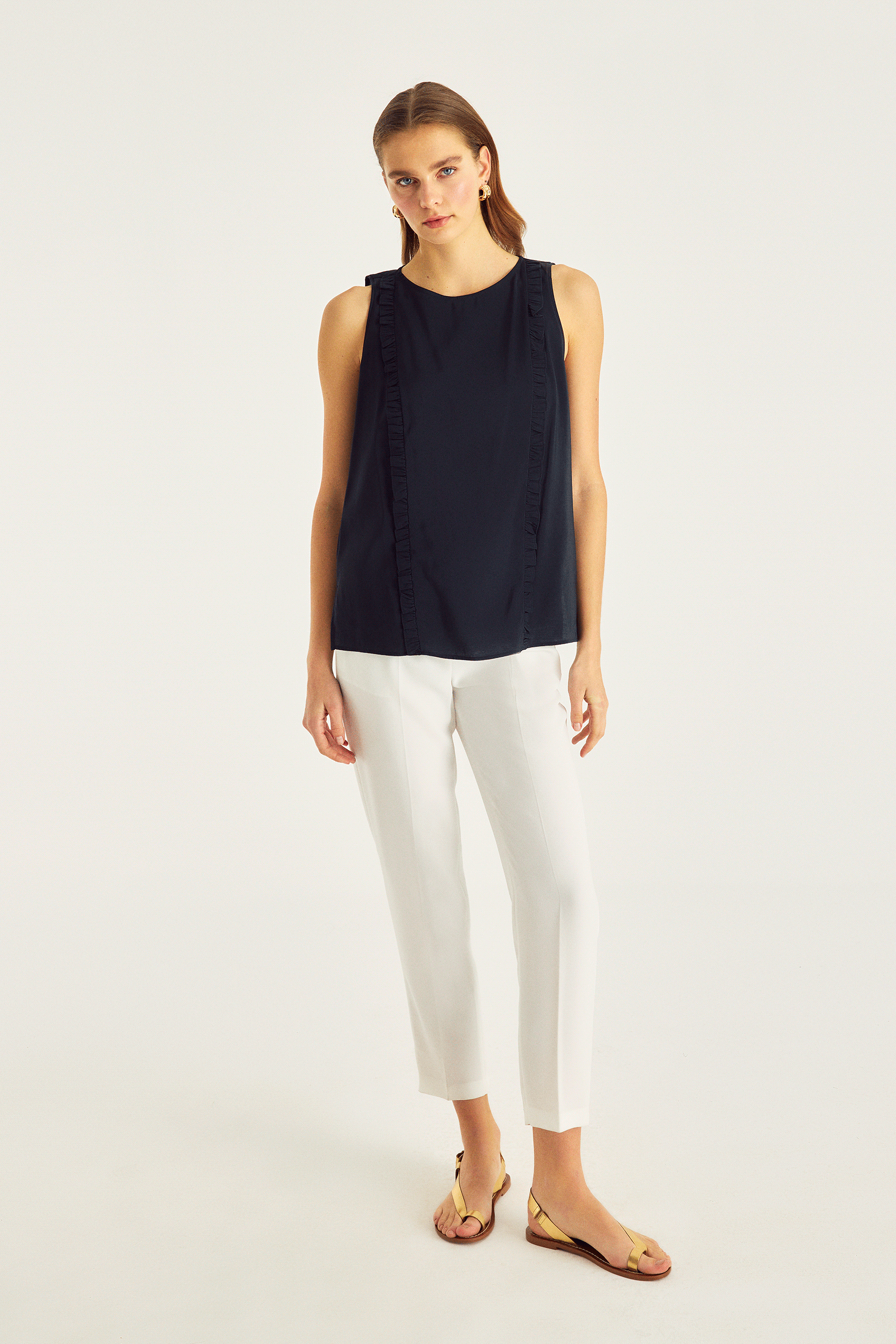 Fırfır Detaylı Kolsuz Bluz