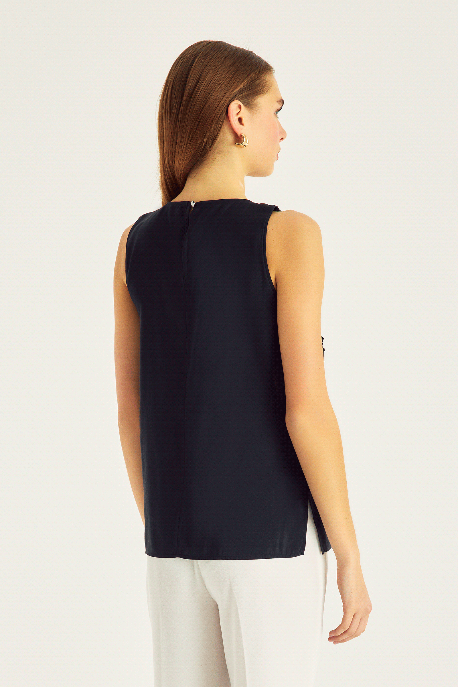 Fırfır Detaylı Kolsuz Bluz