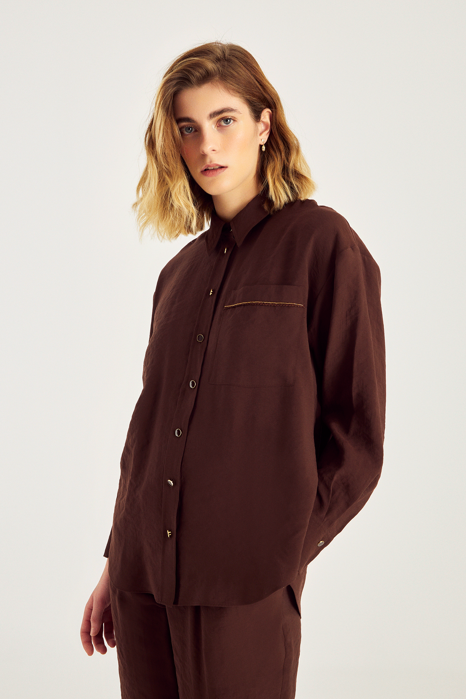 Aksesuar Detaylı Modal Gömlek