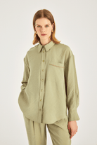 Aksesuar Detaylı Modal Gömlek