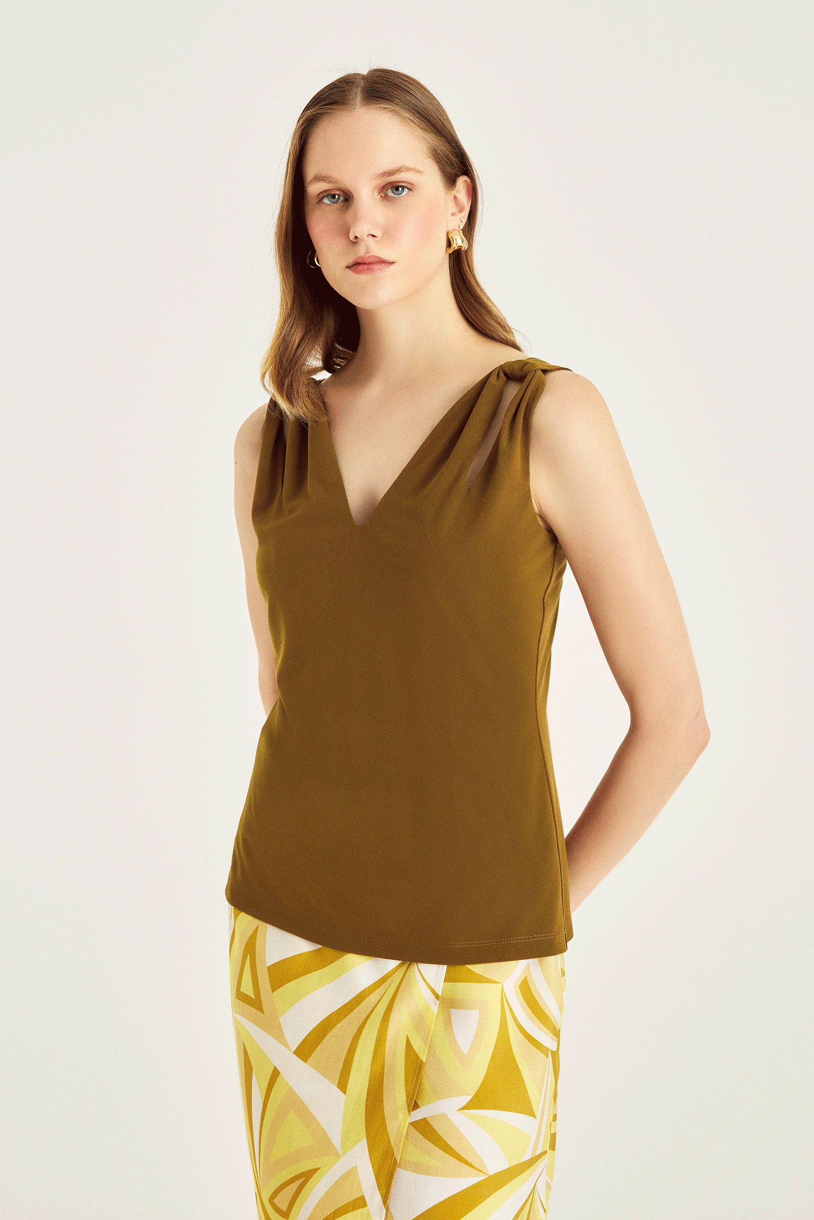 V Yaka Omuz Detaylı Bluz