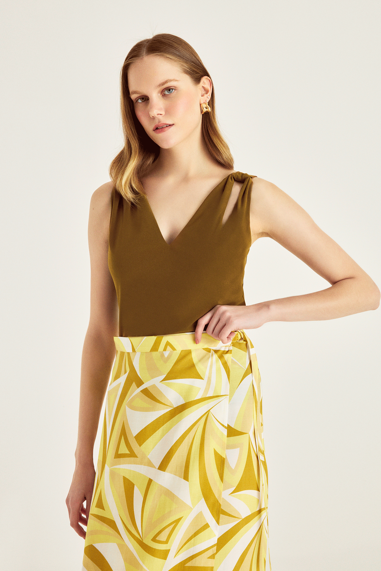 V Yaka Omuz Detaylı Bluz