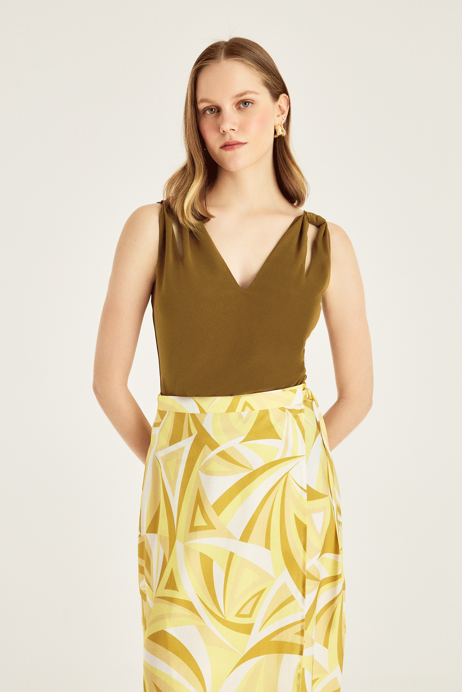 V Yaka Omuz Detaylı Bluz