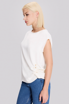 Aksesuar Detaylı Şık Bluz