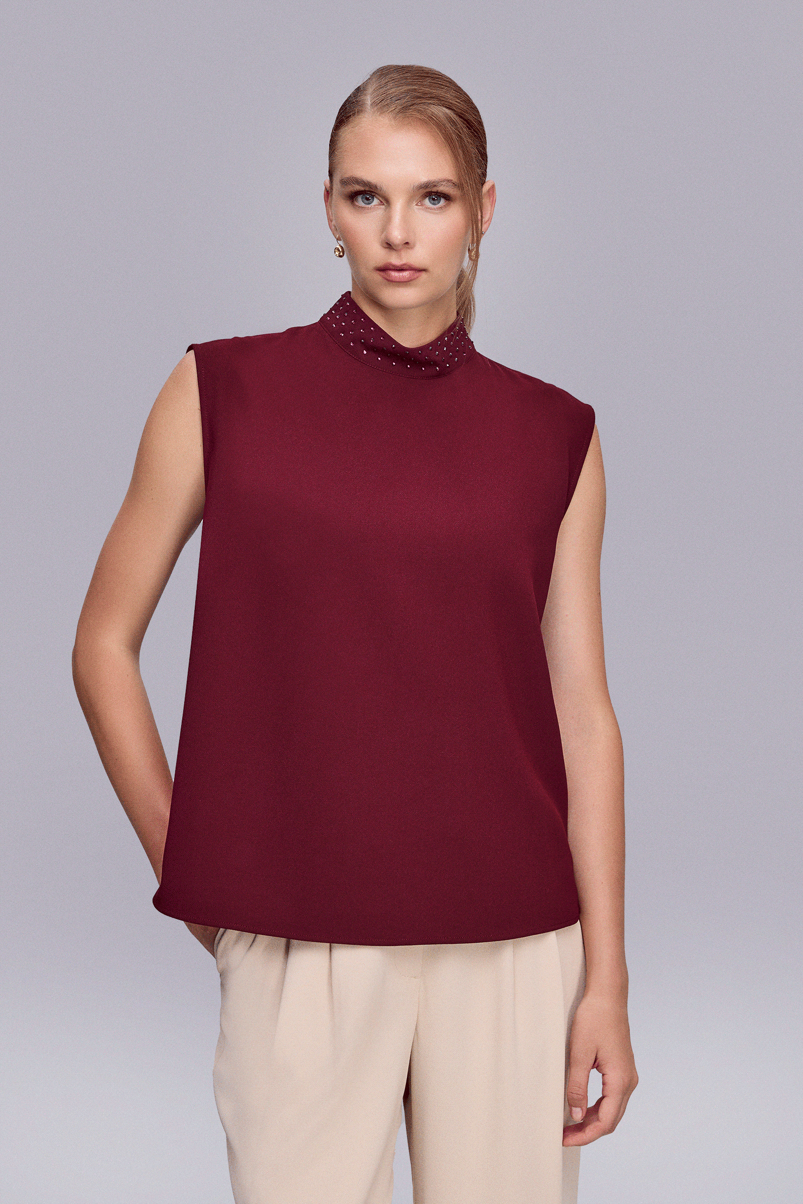 Yakası Taşlı Bej Bluz