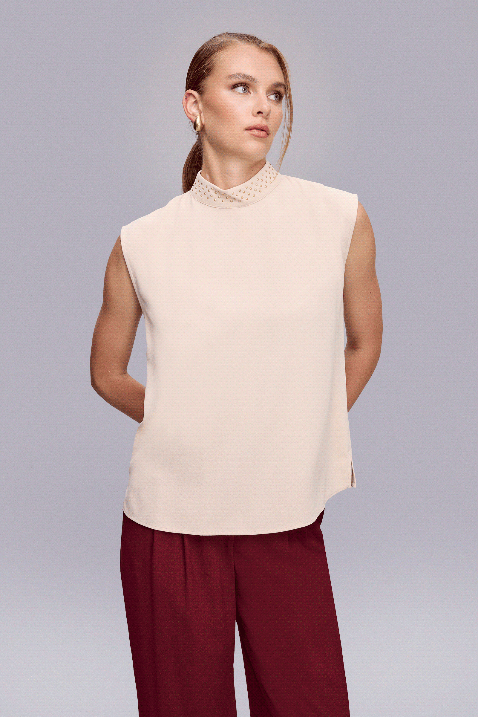 Yakası Taşlı Bej Bluz