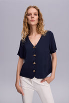 Düğme Detaylı Bluz